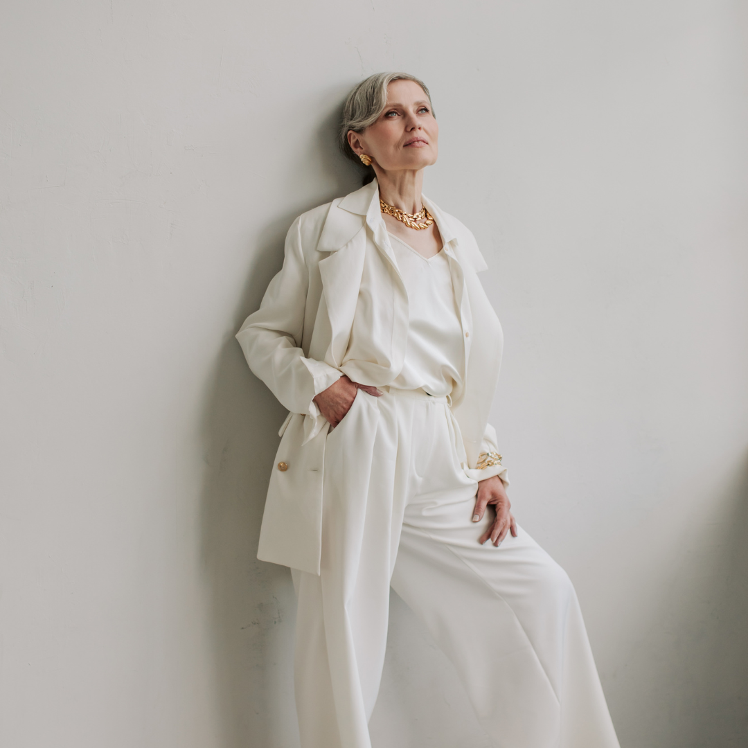 14 Trending Photoshoot Ideas for Women in Their 50s – Localgrapher