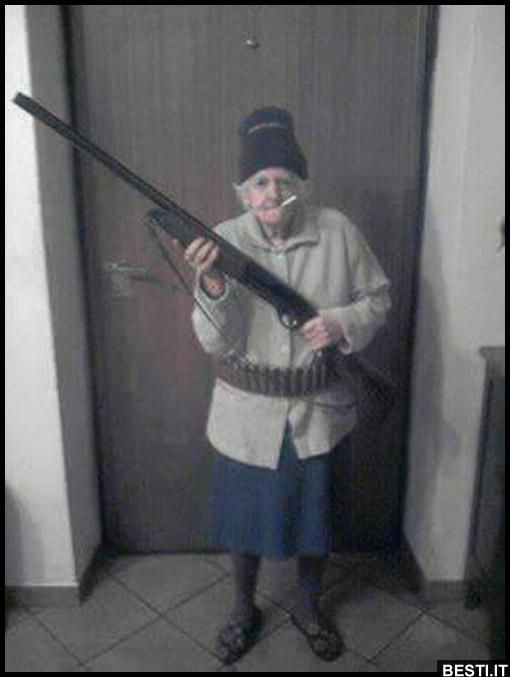 Mia nonna è pronta per combattere l’ISIS | BESTI.it – immagini divertenti, foto, barzellette, video